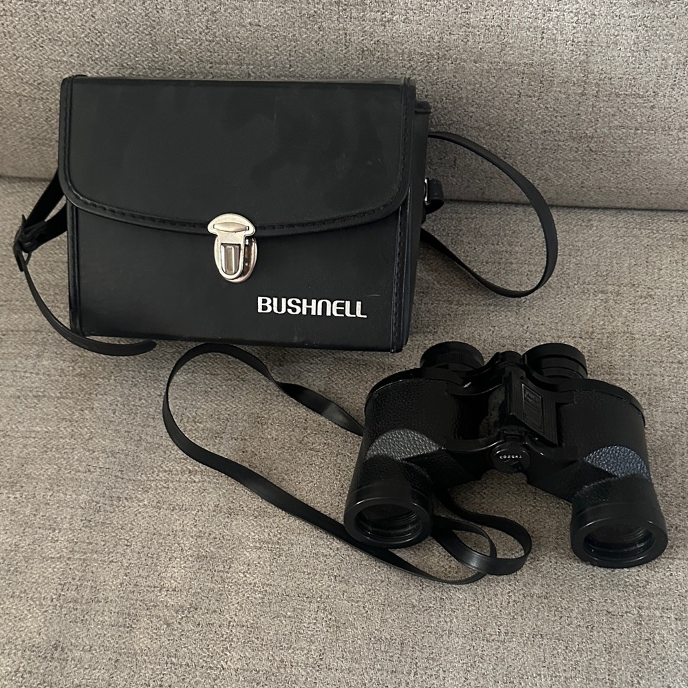 Vintage Binoculars Bushnell 7x35 Wide Angle SportView Insta-Focus W/Leather Case
